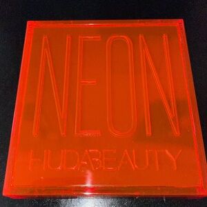 COPY - Huda Beauty Neon Pallet